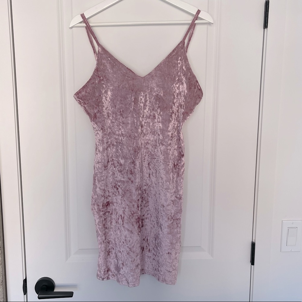 ✨3/10$ NWOT Velvet Form Fitting Dress